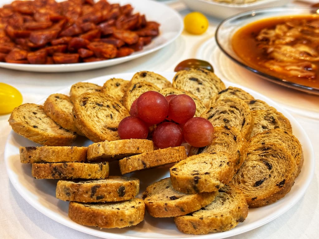 Tapas espagnoles aperitif espagnol Toast Aux Olives Noires