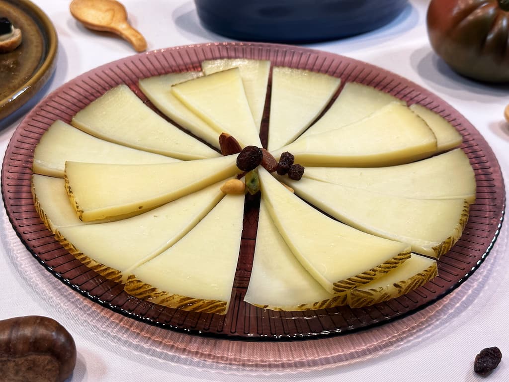 tapas espagnoles apéritif dinatoire espagnol fromage.jpg__PID:f3ea5440-eced-4b90-9b1d-129e7519b0e1