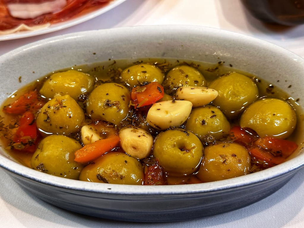 tapas espagnoles apéritif dinatoire espagnol olives.jpg__PID:eced1b90-5b1d-429e-b519-b0e1026e2e76