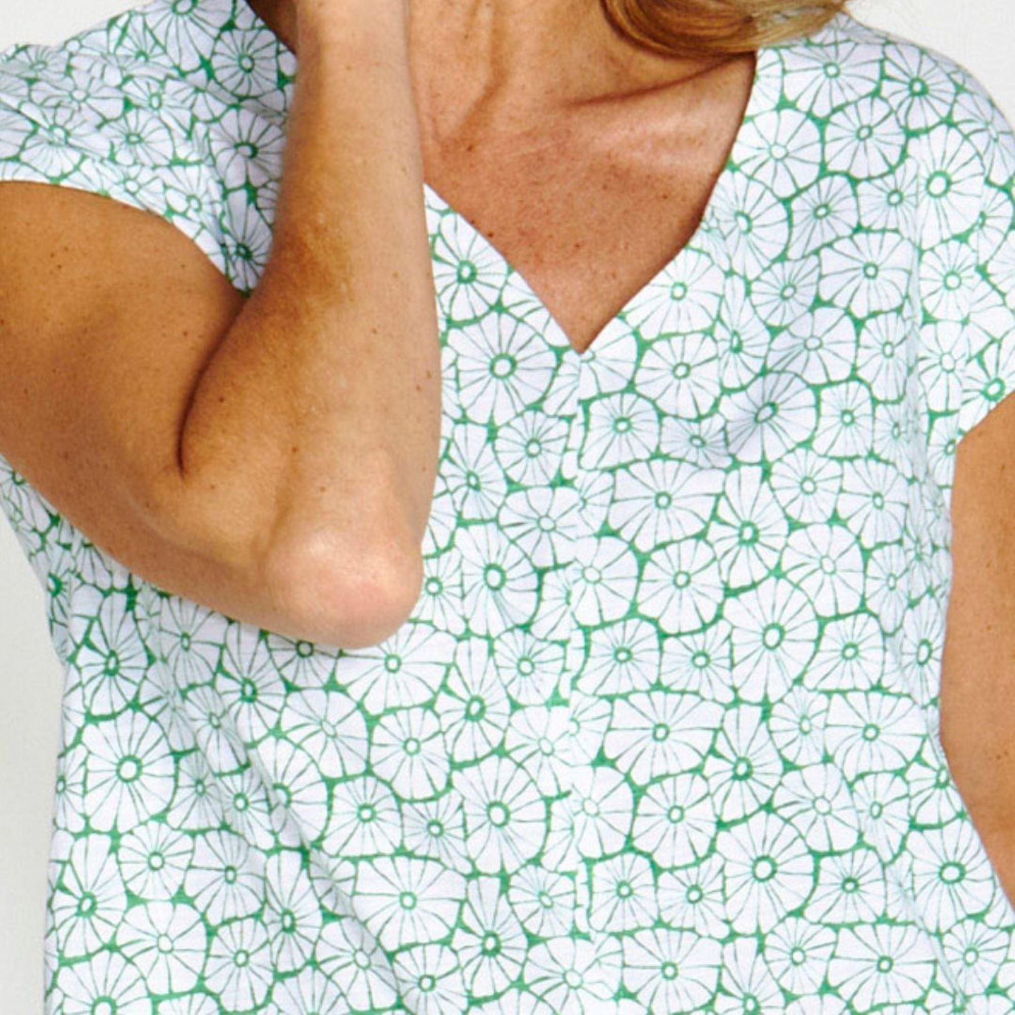 Summer Relaxed Front Seam V-Neck Basic Cotton Tee - Retro Floral Green/White