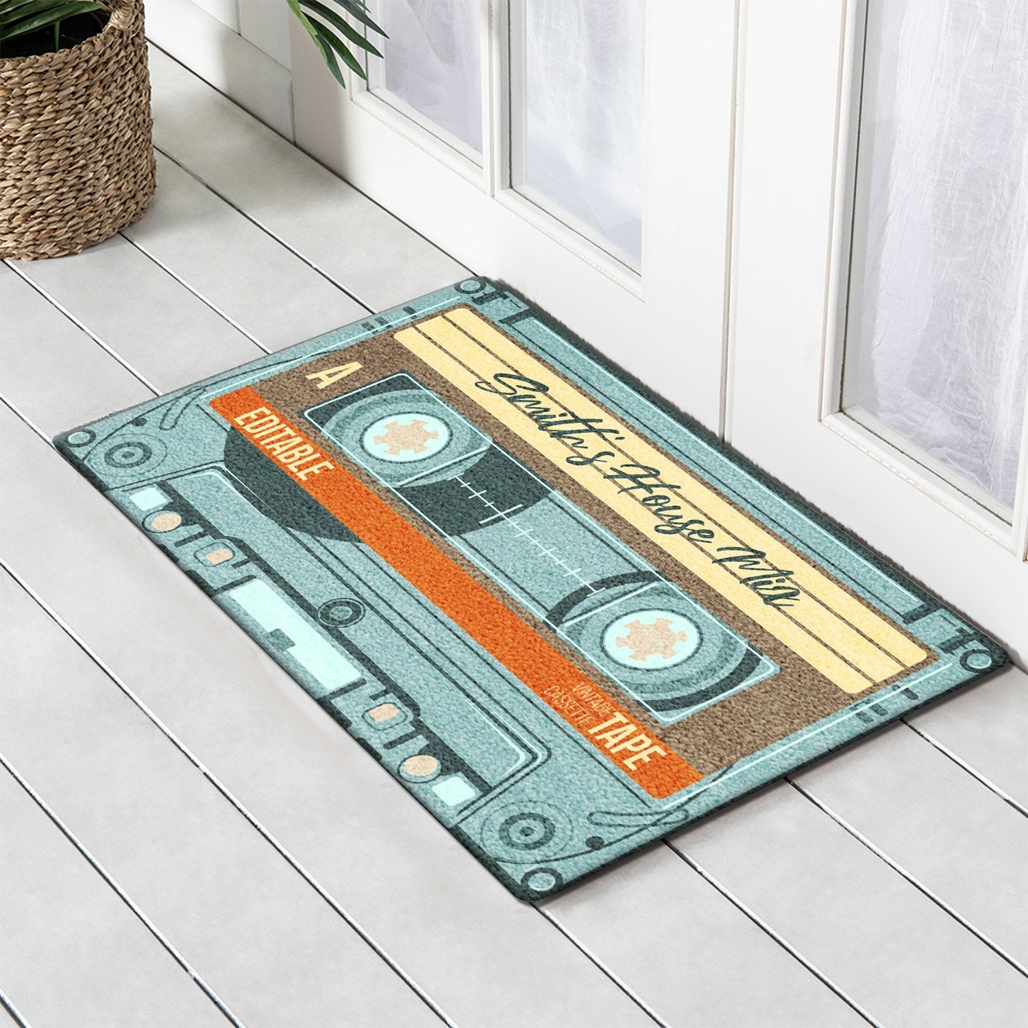  The doormat with cool blue will help keep the house clean.