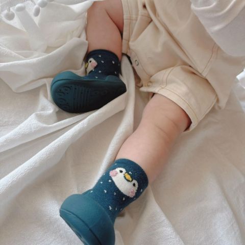 赤ちゃんの足の発達を妨げない靴選びのポイントの画像