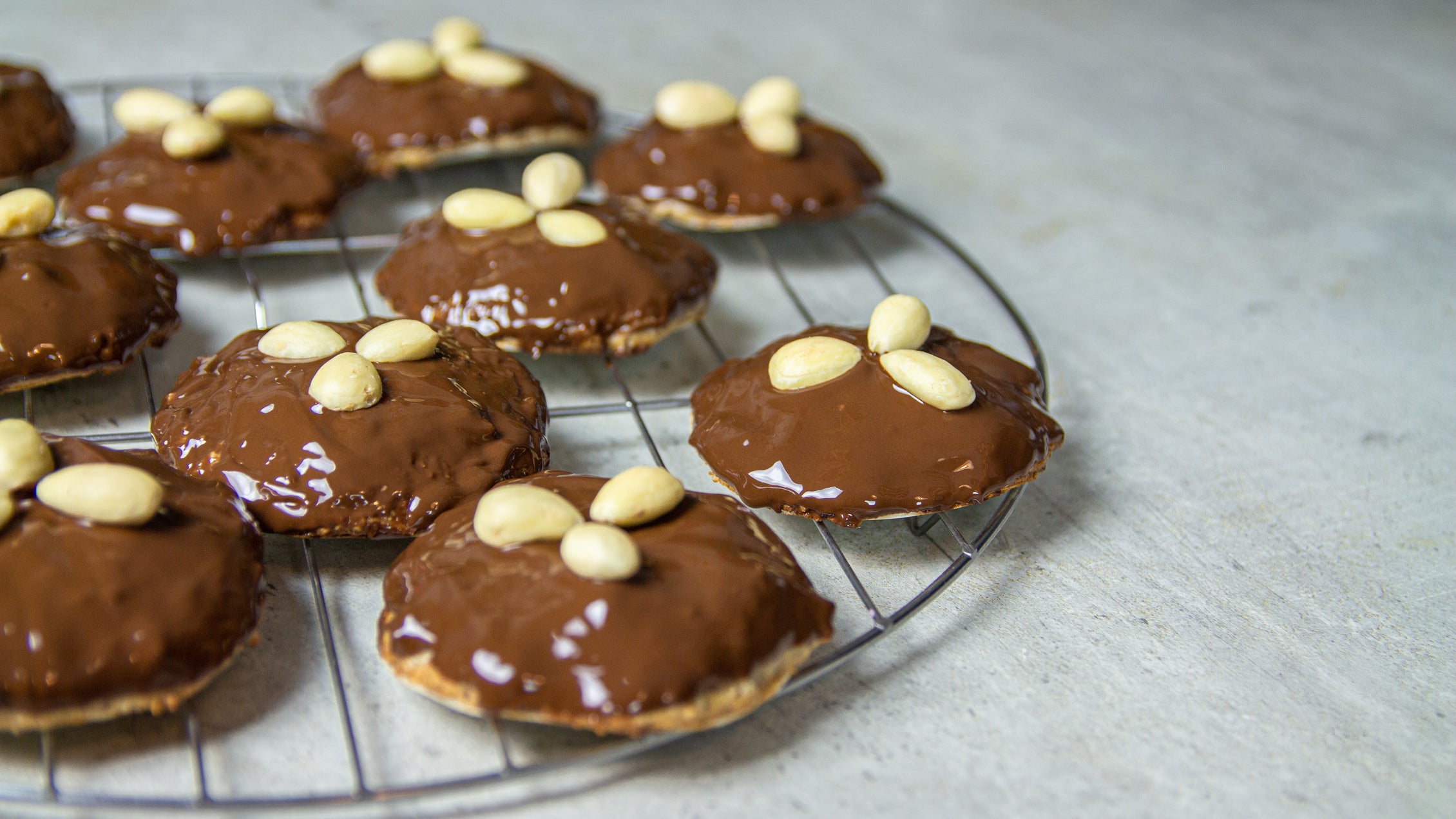 Echte Elisen-Lebkuchen - Rezept von Oma – Felicitas Then