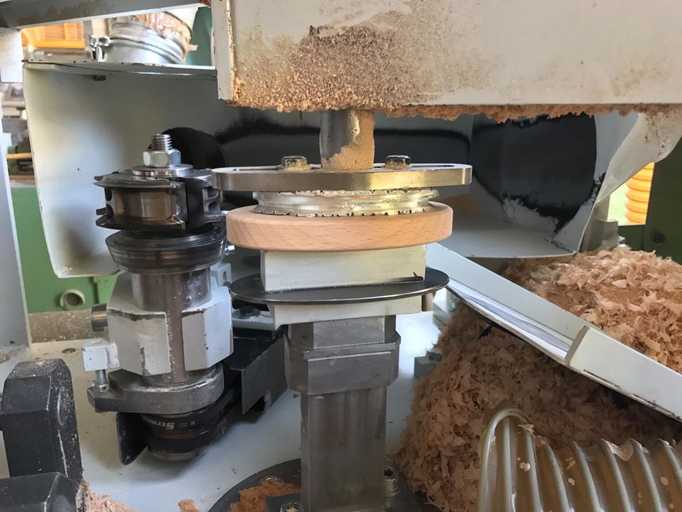 milling a beard brush