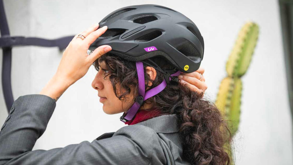 How to adjust a bike helmet