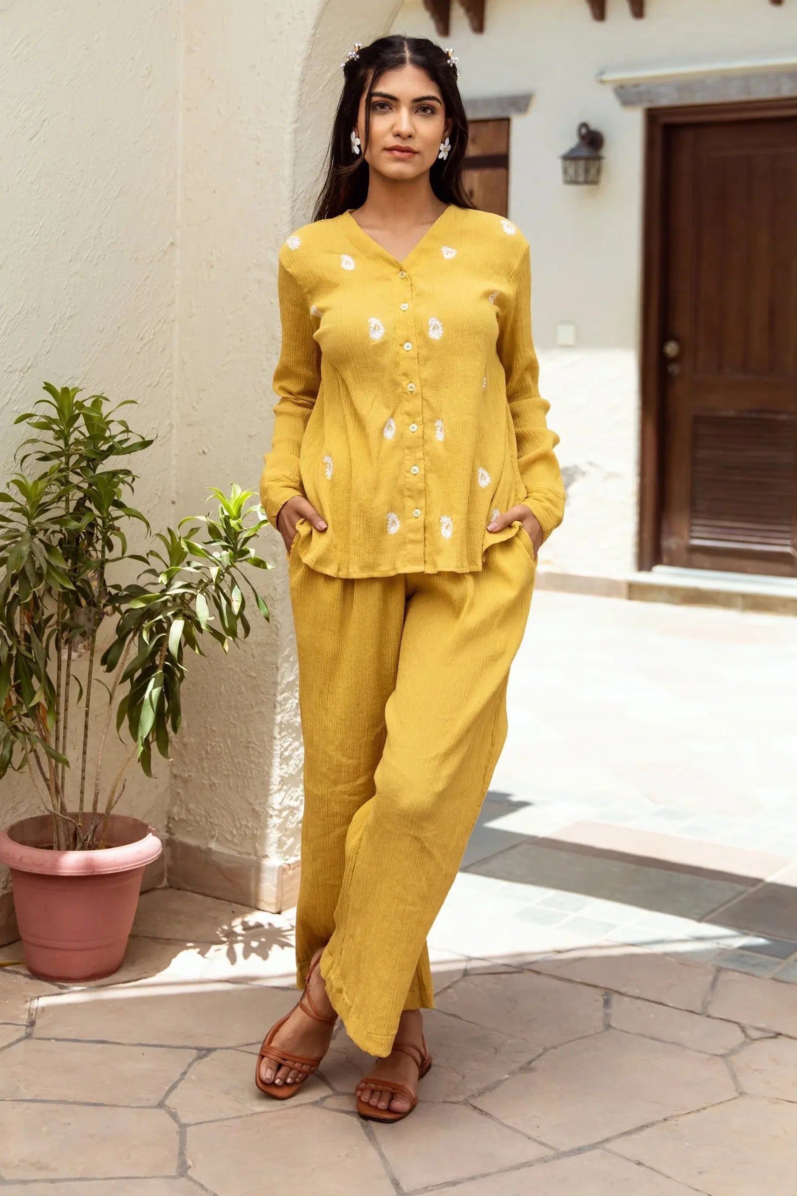 Must-Have Yellow Outfits for the Bride’s Sister This Haldi Season 3 Must-Have Yellow Outfits for the Bride’s Sister This Haldi Season