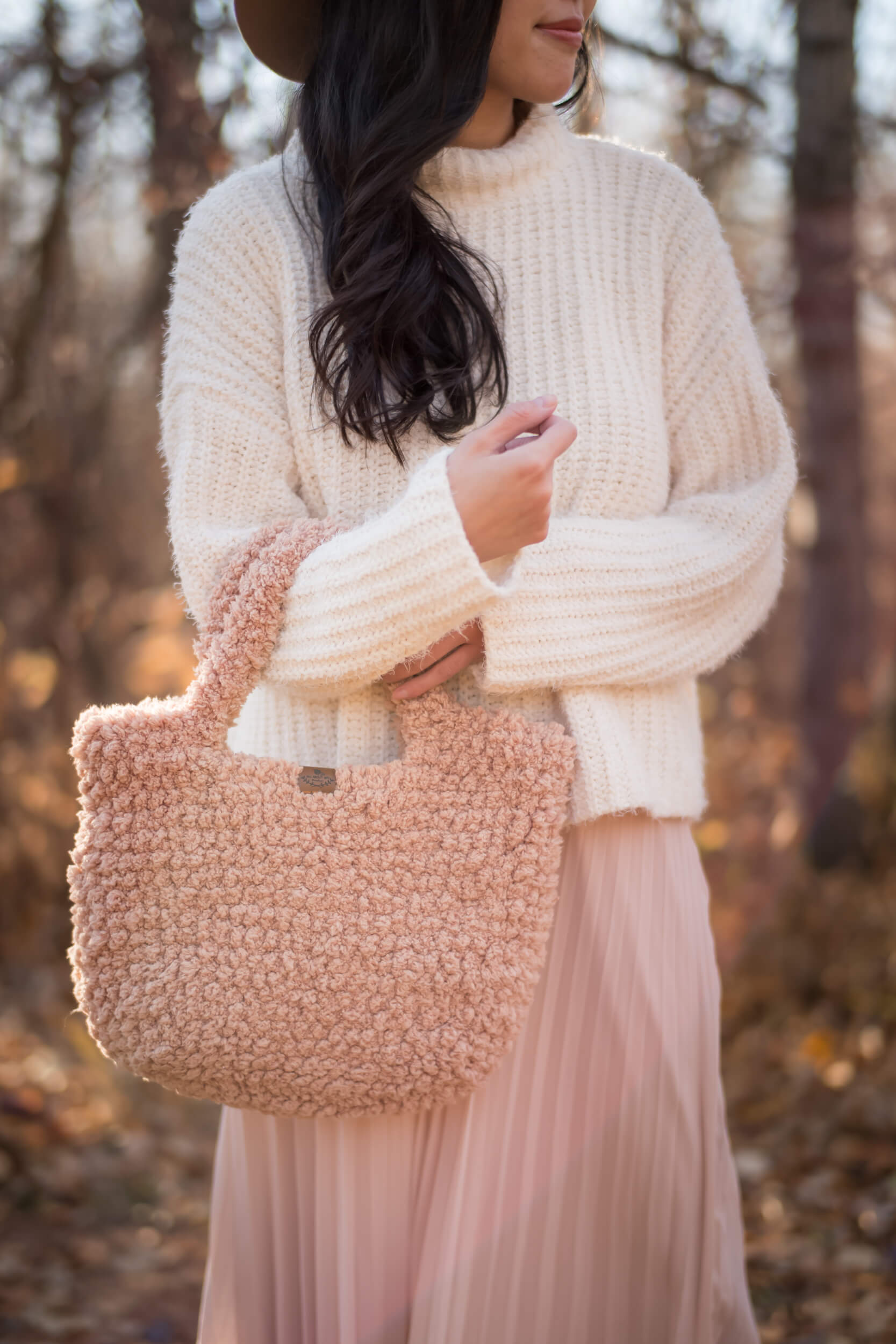 Image of Crochet Kit - Fuzzy Fleece Bag