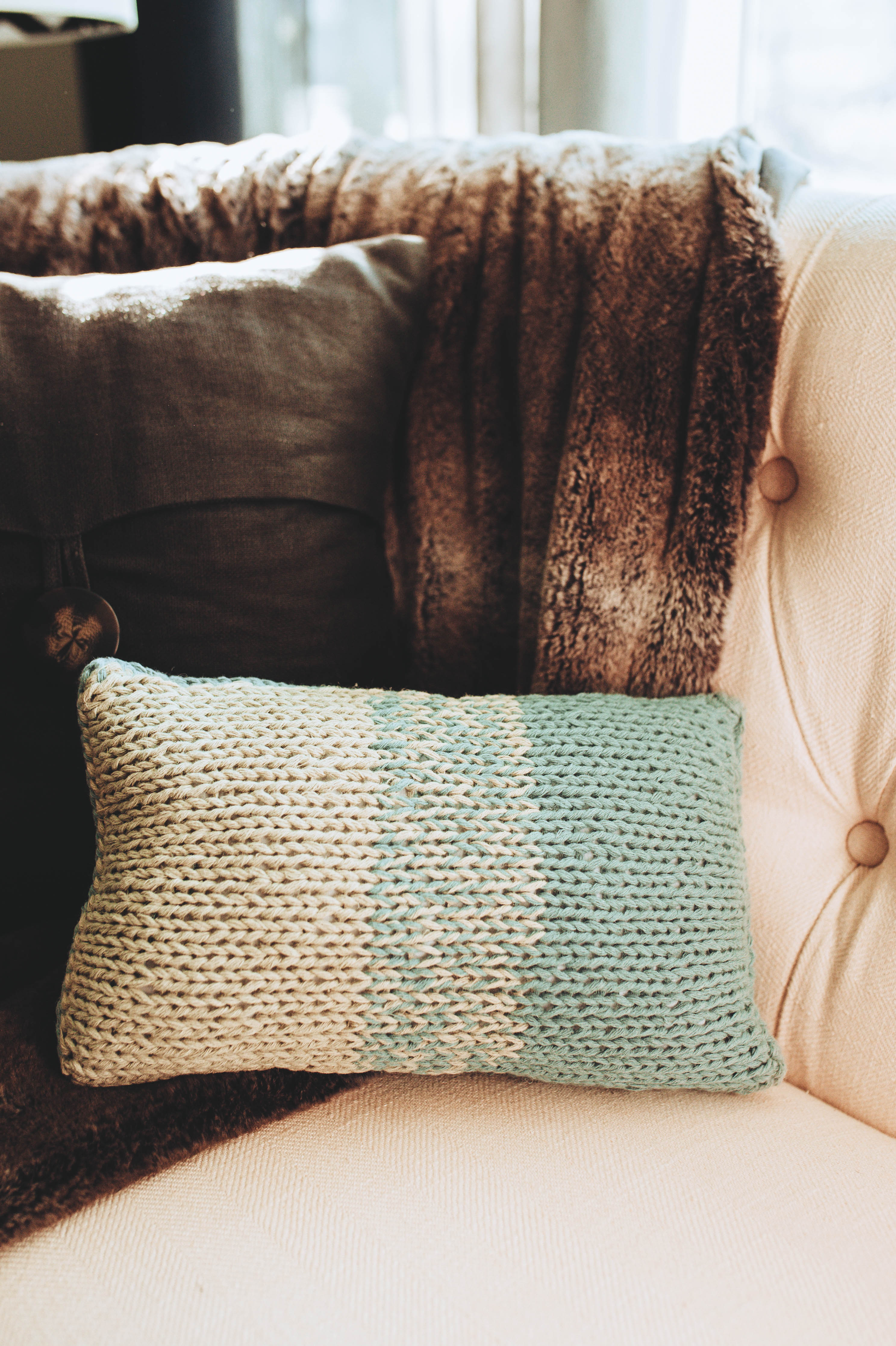 Image of Peri Pillow (Knit)