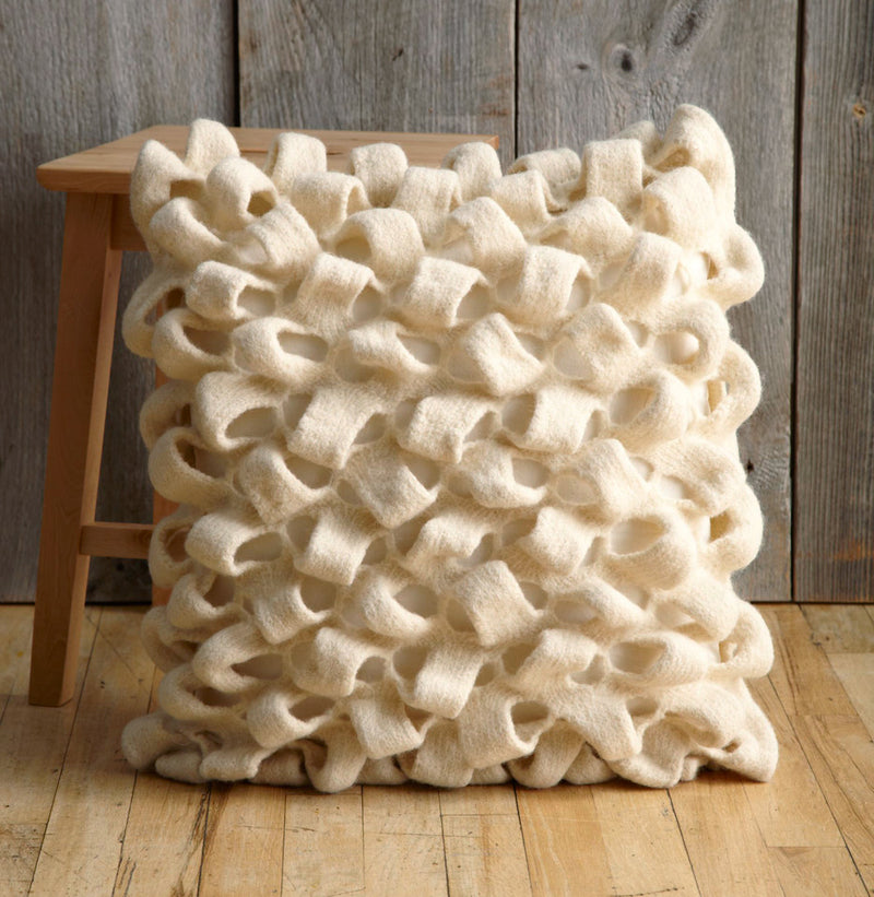 loop yarn pillow pattern