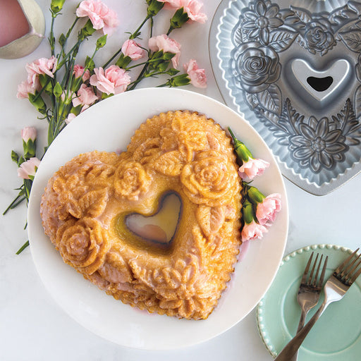 https://cdn.shopify.com/s/files/1/0286/1672/0466/products/Nordic-Ware-Floral-Heart-Bundt-Pan_512x512.jpg?v=1673641764