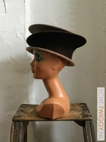 hoed Mirjam Nuver Amsterdam 54 – Twiggy
