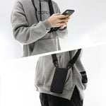 Two ways to wear the strap of the silicone iphone case