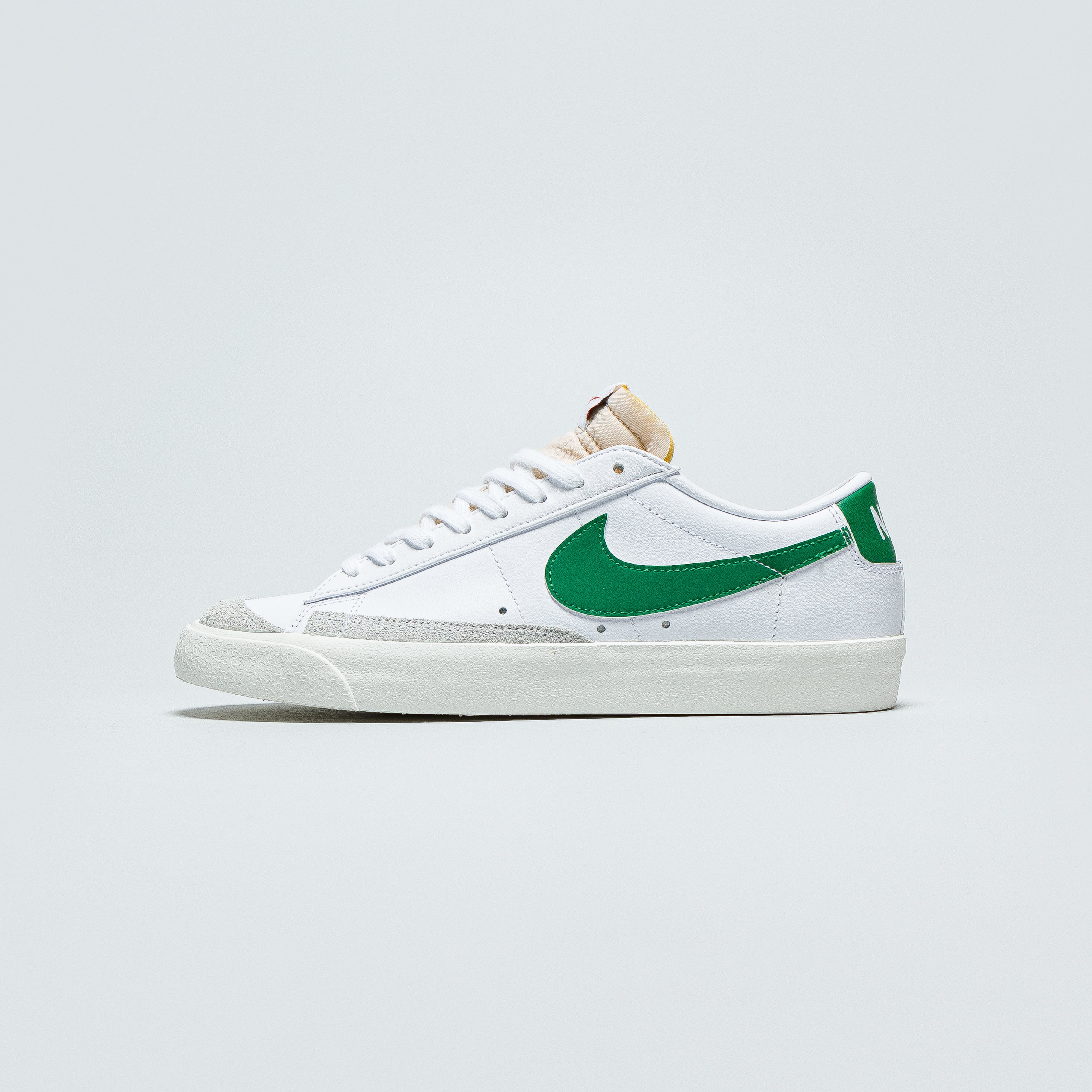 Nike Blazer Low 77 Vntg White Pine Green Sail Black Up There