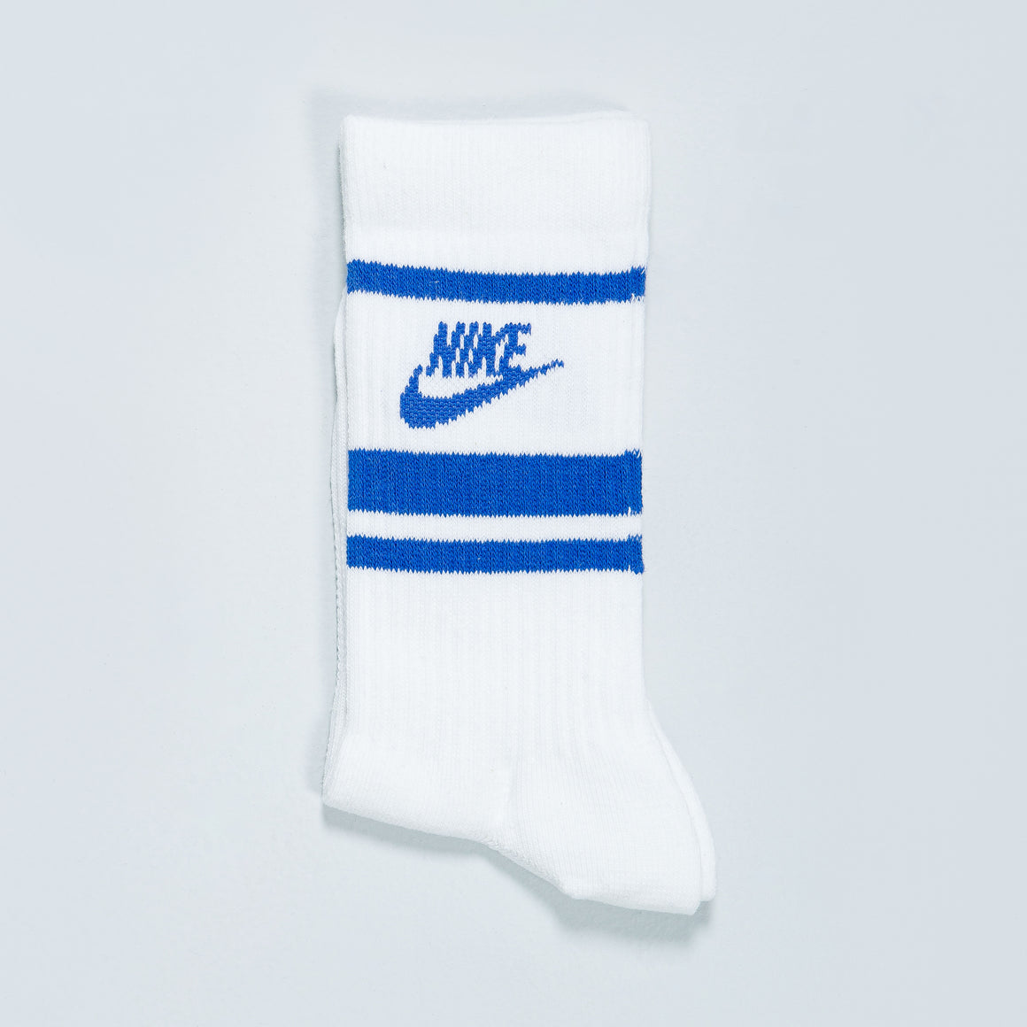 nike essential stripe crew socks