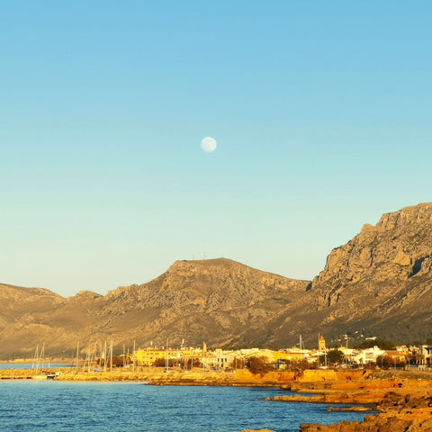 fast Vollmond über der Bucht von Alcudia