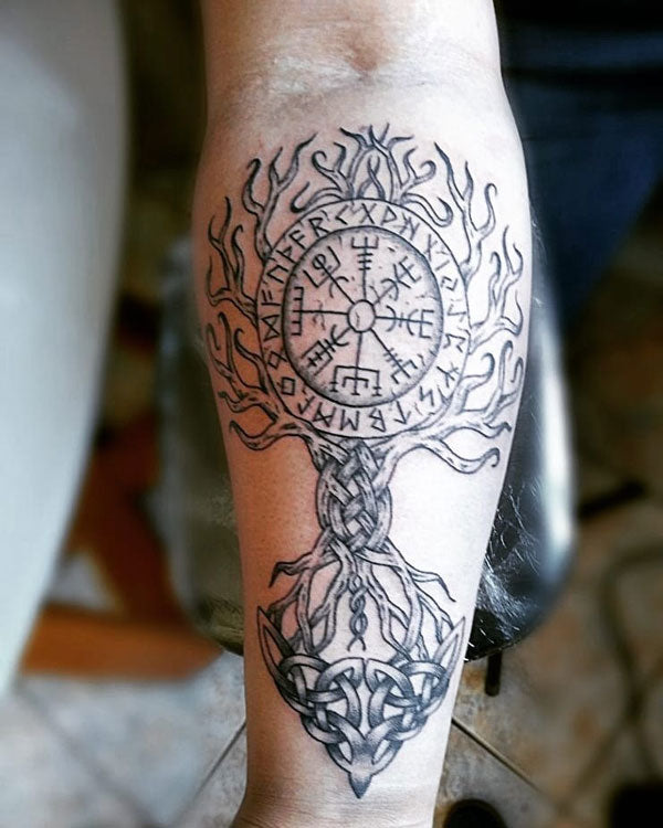 Tatouage Viking Yggdrasil