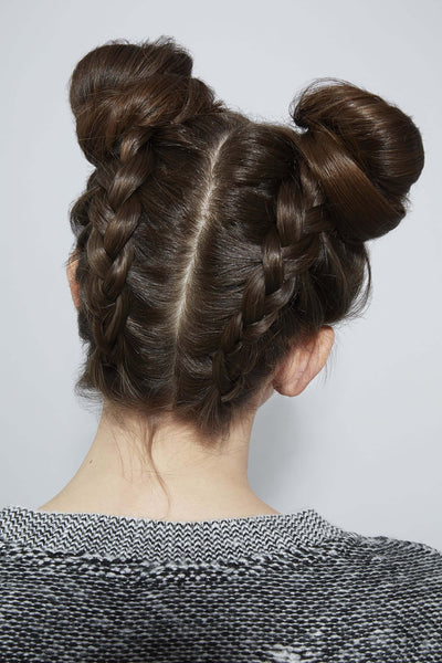 Französische geflochtene Space Buns