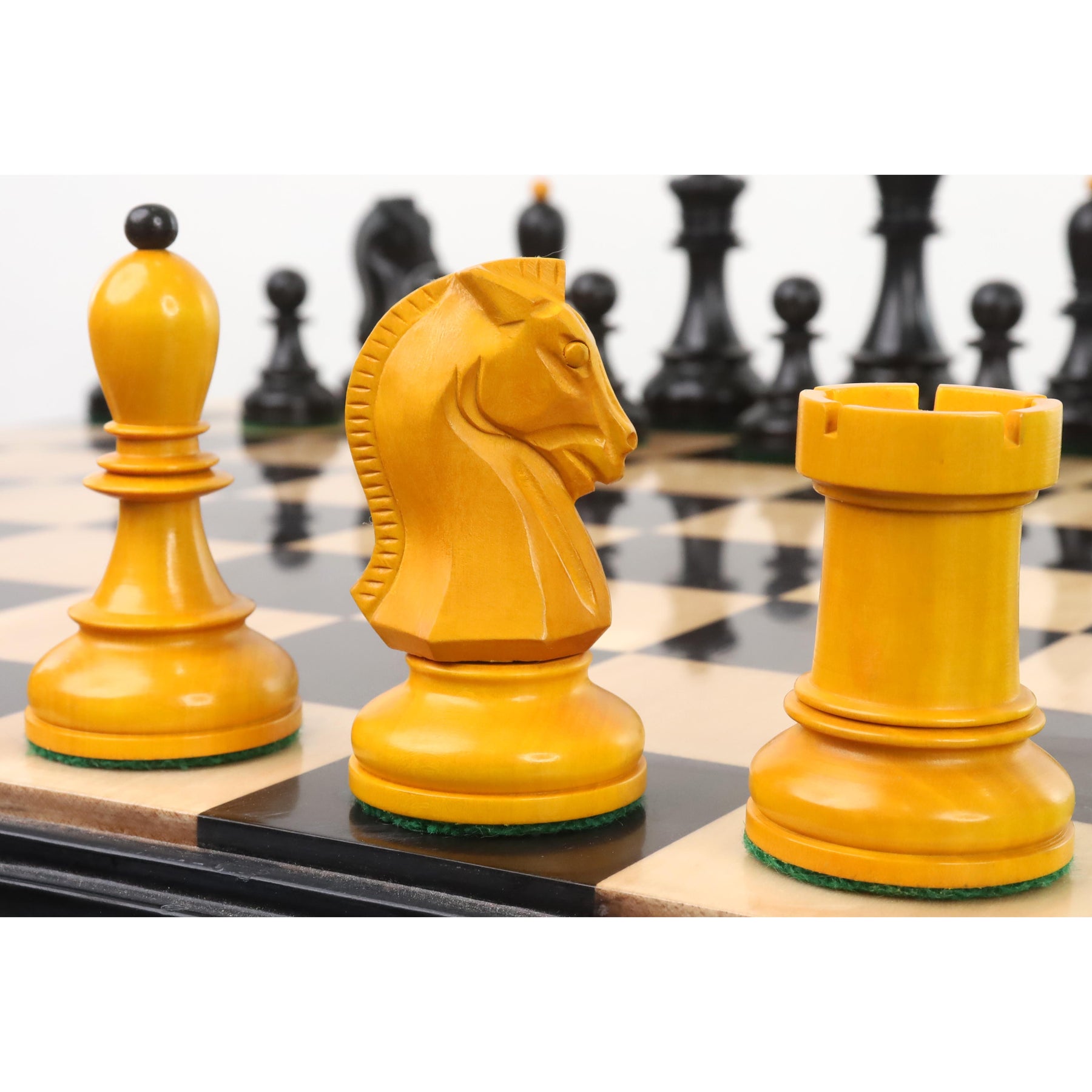 Schachbrett mit Schachfiguren-19505