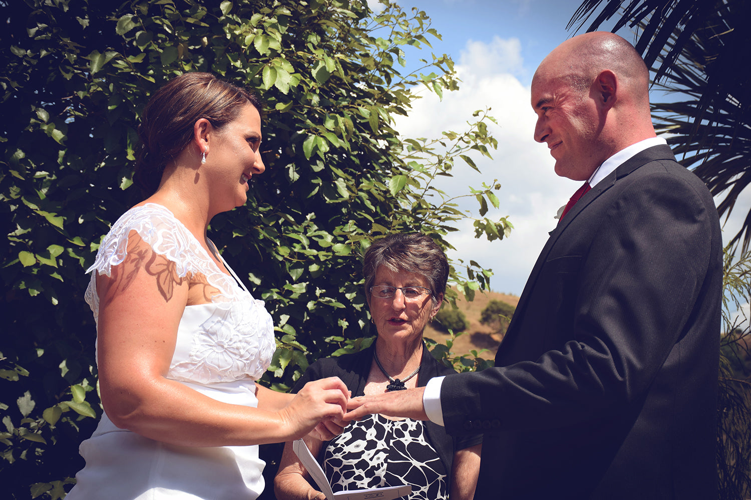 bride and groom with Auckland celebrant, Ngiare Ford, leading the ceremony