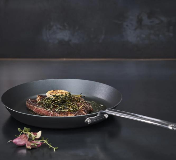 Titanium Essential Pan & Lid: Medium (3.3L) & Large (4.7L)