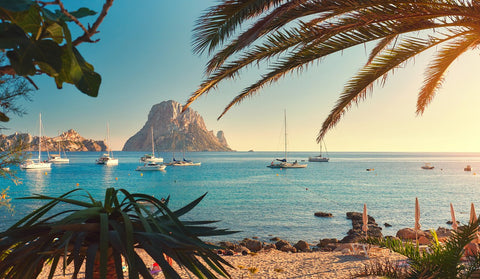 ibiza luxury travel reizen private jet vliegtuig huren hire boeken wonders of luxury luxury