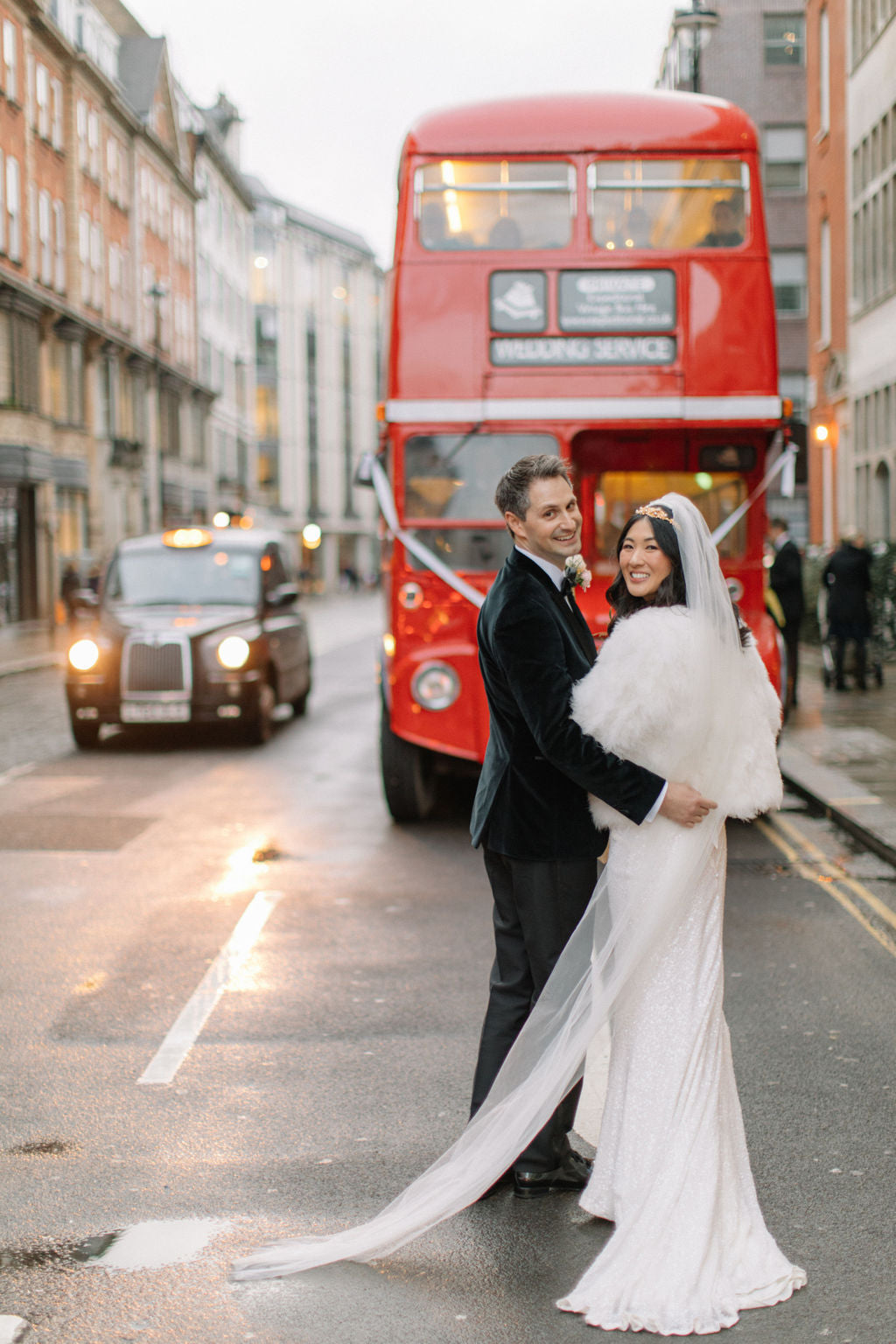 single tier traditional tulle cut edge veil Niacae 