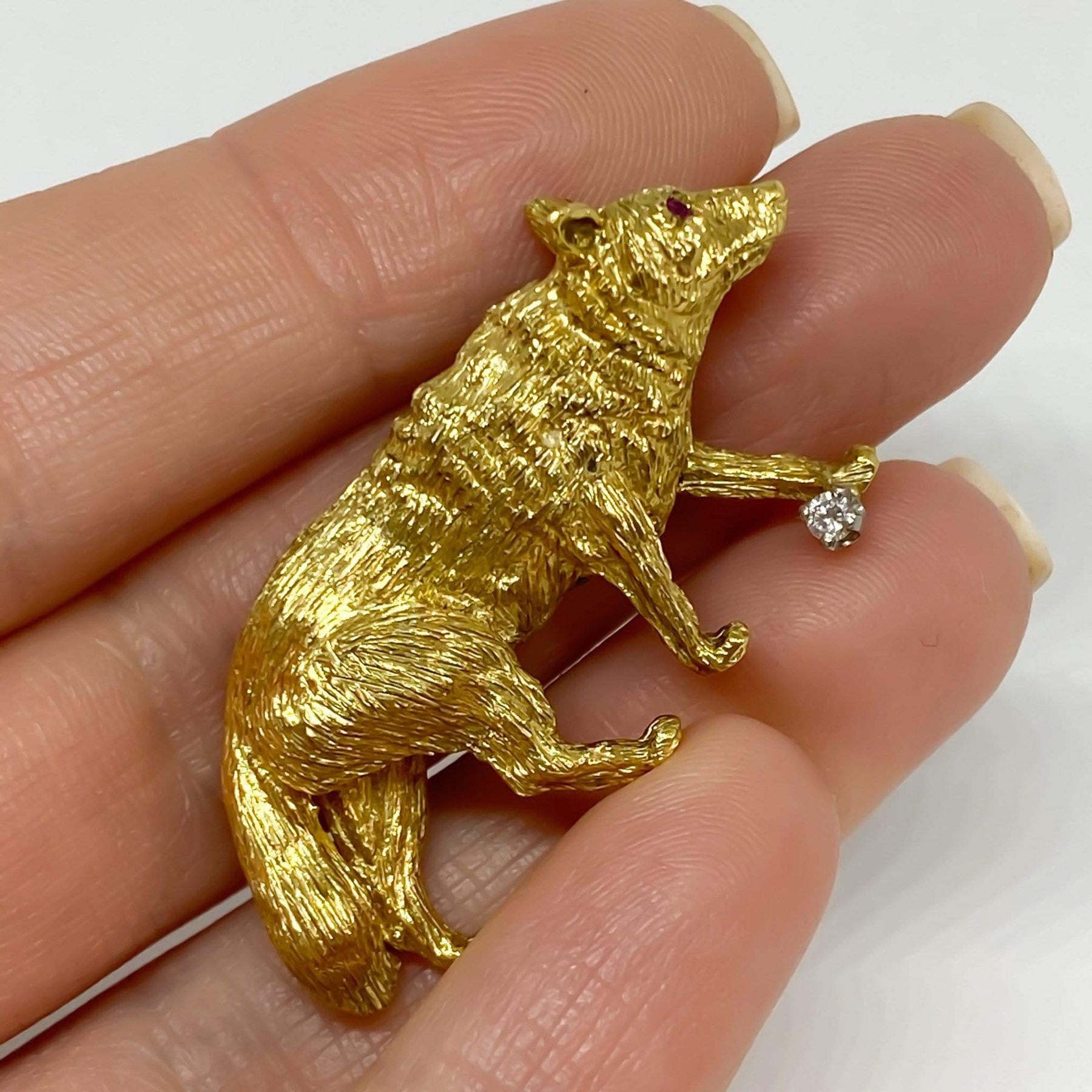 Wolf Brooch Pin with Diamond & Ruby 18K Yellow Gold .05ct 12.22 grams
