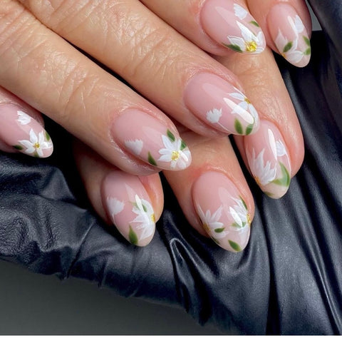 Floral nails with flower nail art