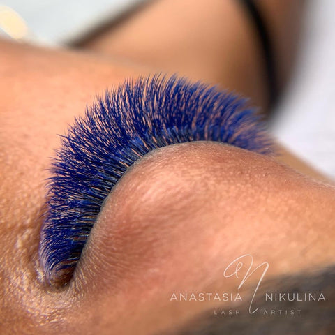 Set of blue coloured Volume lashes