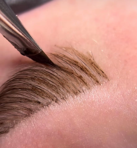 Brow hair strokes using So Henna Brow henna for natural henna brows