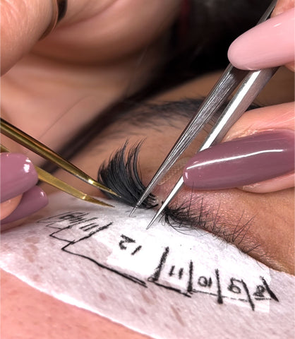Lash Tech applying lash extensions to natural lashes for Russian Volume lashes