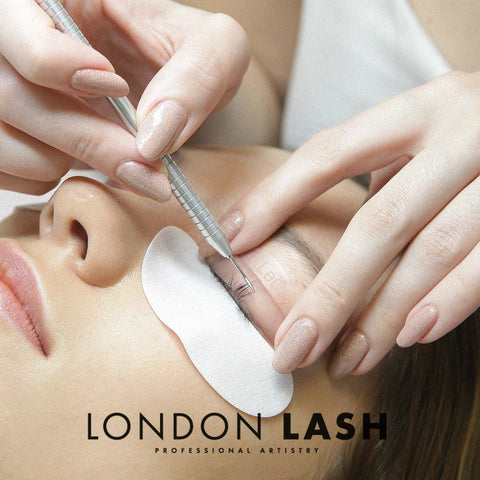 Lash Technician testing a lash lift of natural lashes