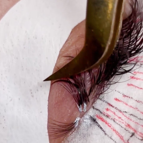 Eyelash extensions with eyelash glue that has had shock polymerisation