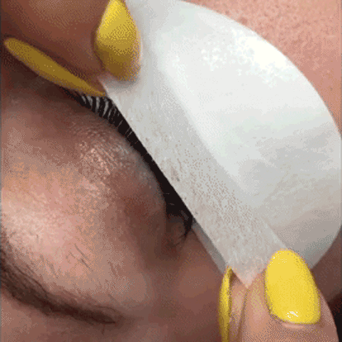 Taping back eyelahs extensions