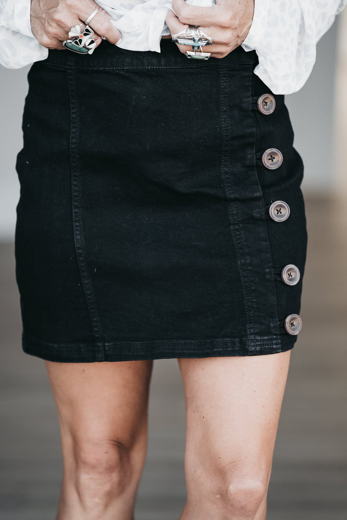 denim skirt black top