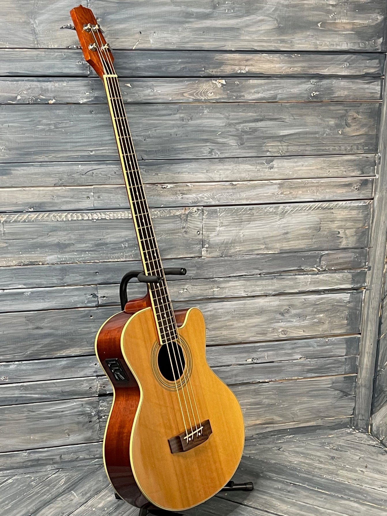 takamine jasmine acoustic bass