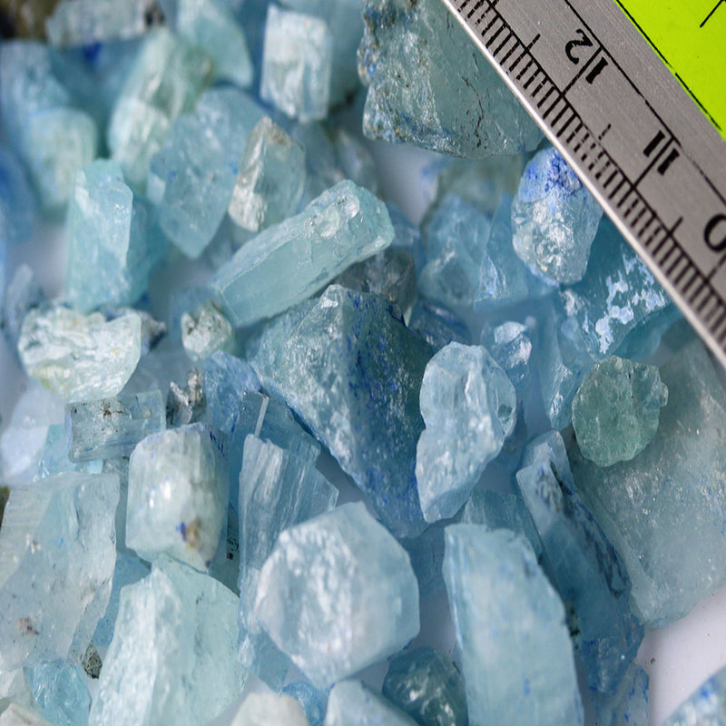 raw aquamarine stone