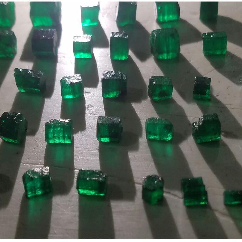 100 carats Natural Emerald Gems - Wholesale Rough Emeralds | Folkmarketgems