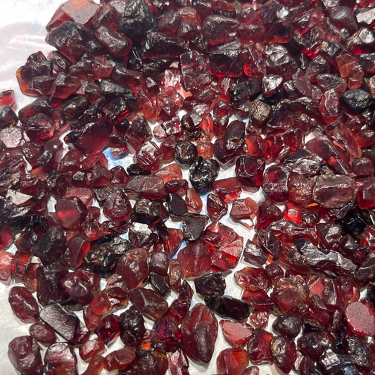 20 Grams Raw Mali Garnet Stones -Faceting Rough Gemstones for Sale –  Folkmarketgems