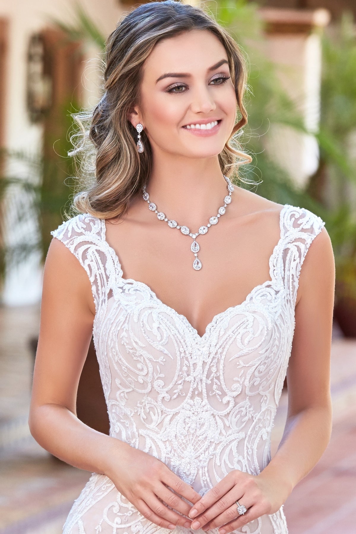 Dress to Impress: Selecting the Best Necklace for a Sweetheart Necklin