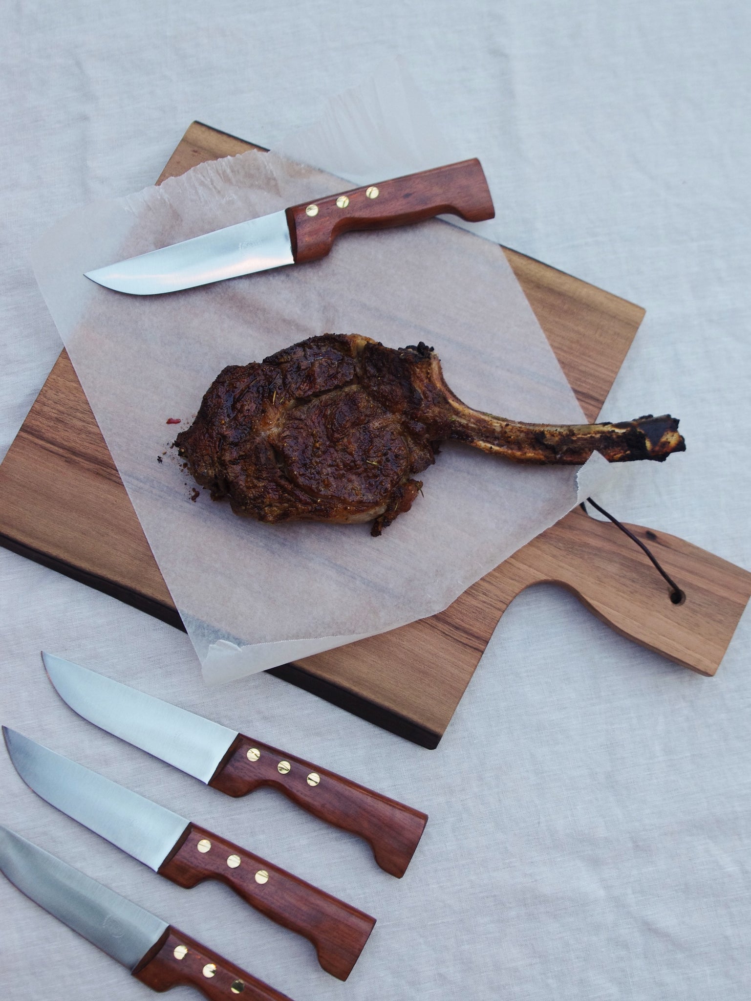 https://cdn.shopify.com/s/files/1/0288/5124/1065/files/Large_Au_Nain_Steak_knives-DDAB63EC-2251x3000_2048x2048.jpg?v=1686326866