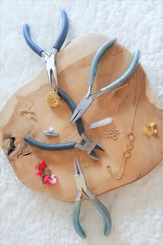 Useful pliers in jewelry
