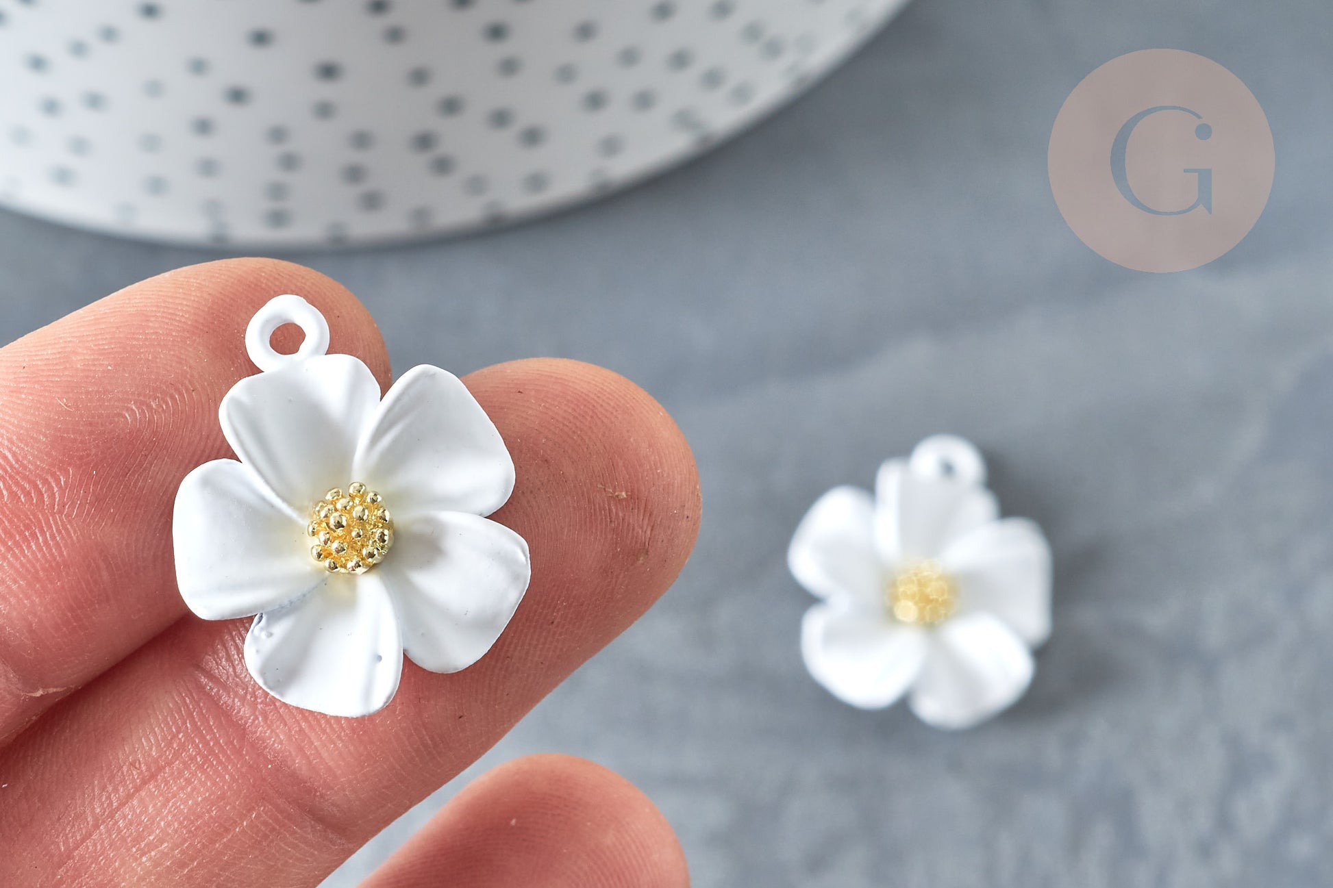 Pendentif zamac fleur blanche 23,5mm, création bijoux,perles zamac,bij –  Gingerlily Perles