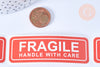 Autocollant fragile préparation colis et commande, emballage colis et paquet,76mm, le rouleau de 150 autocollants G4093-Gingerlily Perles