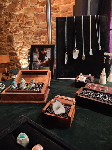 Market stall by KathrinJona. Handmade Silver and Gold jewelry by Kathrin Gauch. Check out the upcoming dates to see all the available jewels in person. From delicate design to minimilastic style, choose yours.