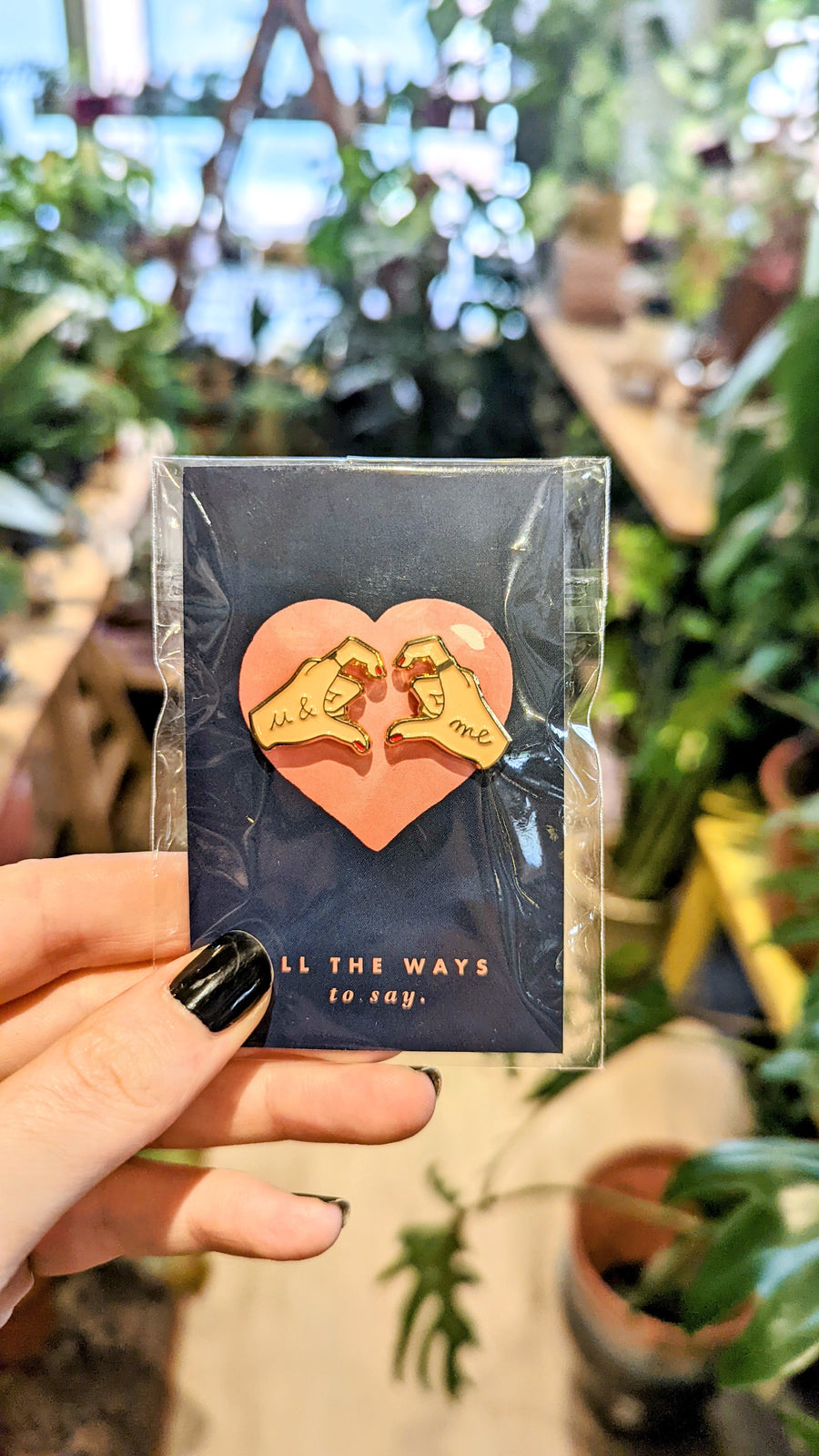 ATWTS │Pin's Main d'Amour (Hands of love)