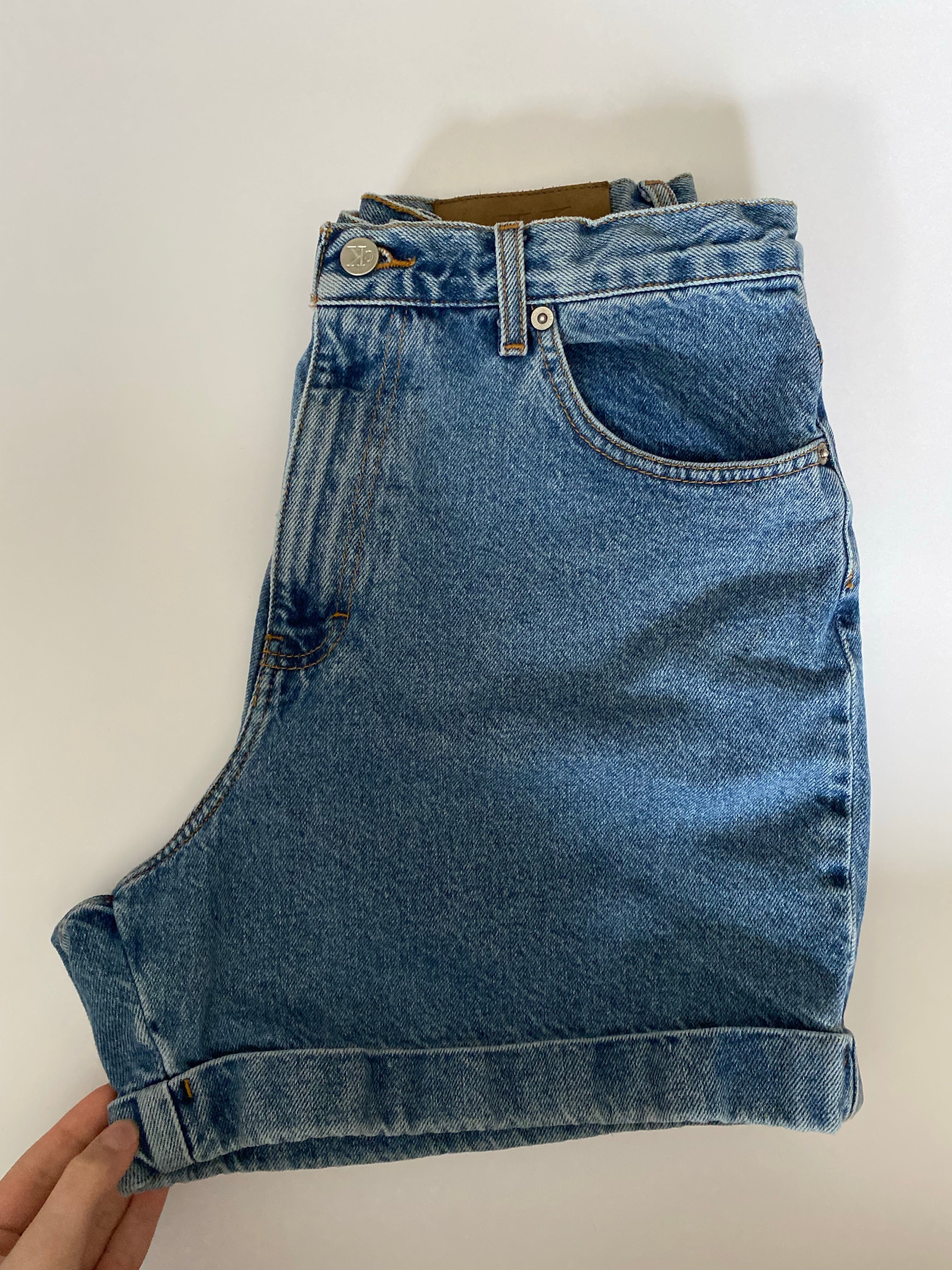 Vintage Calvin Klein shorts waist size 30 – Shop Clothing Compass