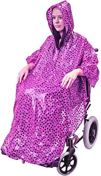 Se VILD Poncho I LILLA med polkadots - smart regnslag til kørestol. Onesize hos Seniorpleje