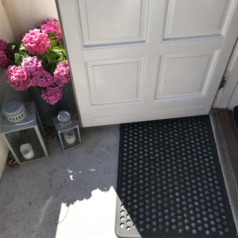 Buy the classic Tica Copenhagen Door mat with Dot design online