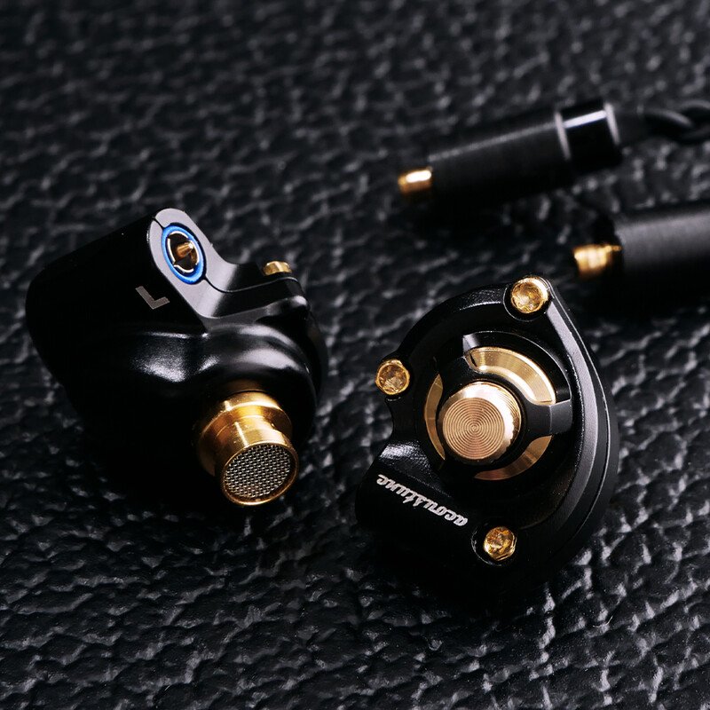 Acoustune HS1677SS Myrinx Driver In-Ear Monitor Pentaconn Ear